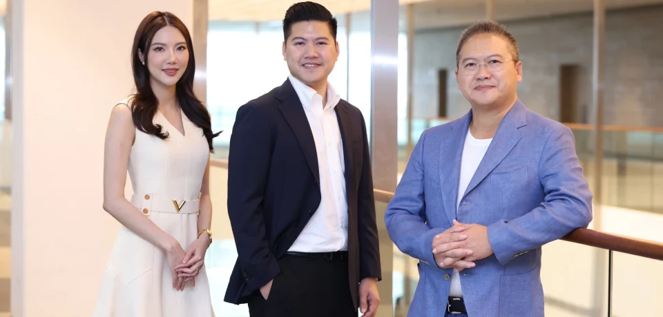 จากซ้าย-อภิชา-วีรชาติยานุกูล-ภาสกร-วีรชาติยานุกูล-ธนกร-วีรชาติยานุกูล